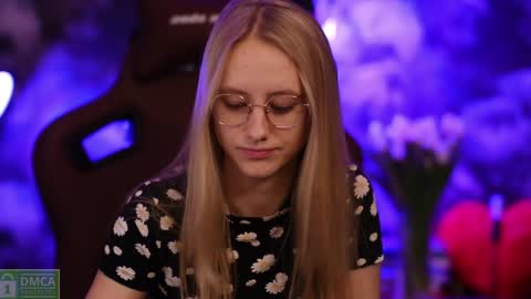 Snapshot of angeellina chatting on 01-19-25, 02:04 angeellina online show from 01-19-25, 02:04