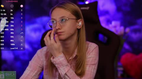 Snapshot of angeellina chatting on 01-22-25, 08:17 angeellina online show from 01-22-25, 08:17