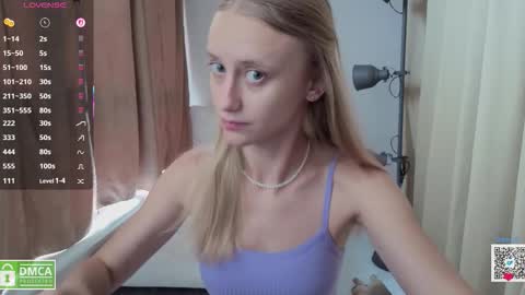 Snapshot of angeellina chatting on 10-06-25, 10:34 angeellina online show from 10-06-25, 10:34