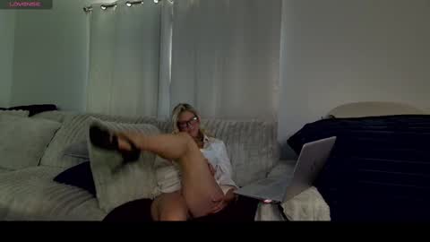 angel01432023 online show from 10-29-25, 05:14