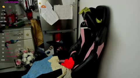 Snapshot of angel7you chatting on 12-23-24, 01:51 Eva online show from 12-23-24, 01:51