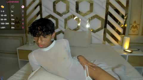 Snapshot of angel__sweet18 chatting on 01-13-25, 01:17 online show from 01-13-25, 01:17