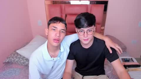 Snapshot of angel_and_jef chatting on 11-25-25, 02:39 Angel and Jeff online show from 11-25-25, 02:39