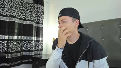 Snapshot of angel_cuervo chatting on 12-31-24, 12:36 Angel Cuervo online show from 12-31-24, 12:36