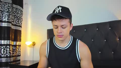 Snapshot of angel_cuervo chatting on 01-08-25, 12:37 Angel Cuervo online show from 01-08-25, 12:37