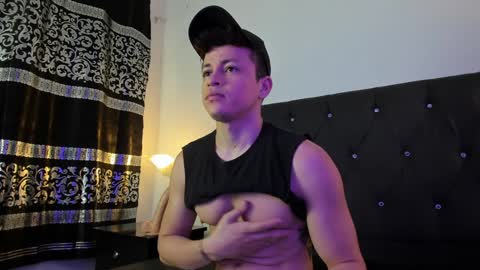 Snapshot of angel_cuervo chatting on 01-10-25, 12:36 Angel Cuervo online show from 01-10-25, 12:36