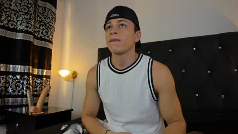 Snapshot of angel_cuervo chatting on 01-11-25, 12:40 Angel Cuervo online show from 01-11-25, 12:40