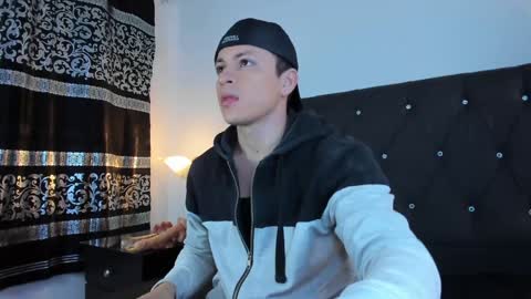 Snapshot of angel_cuervo chatting on 01-18-25, 12:36 Angel Cuervo online show from 01-18-25, 12:36