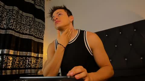 Snapshot of angel_cuervo chatting on 01-27-25, 12:37 Angel Cuervo online show from 01-27-25, 12:37