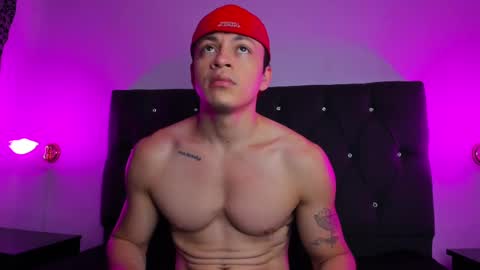 Snapshot of angel_cuervo chatting on 09-18-25, 12:40 Angel Cuervo online show from 09-18-25, 12:40