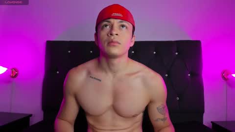 Snapshot of angel_cuervo chatting on 09-19-25, 12:39 Angel Cuervo online show from 09-19-25, 12:39