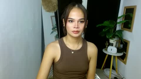 Snapshot of angel_indiguise chatting on 10-12-25, 12:31 angela online show from 10-12-25, 12:31