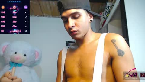 Snapshot of angel_latinboy chatting on 04-29-26, 02:32 Angel online show from 04-29-26, 02:32