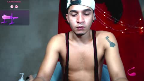 Snapshot of angel_latinboy chatting on 05-25-26, 01:28 Angel online show from 05-25-26, 01:28