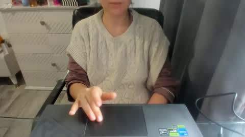 Snapshot of angel_lee__ chatting on 12-06-24, 08:26 angel_lee__ online show from 12-06-24, 08:26