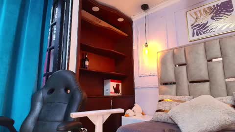 Nicolle  online show from 02-12-25, 11:51