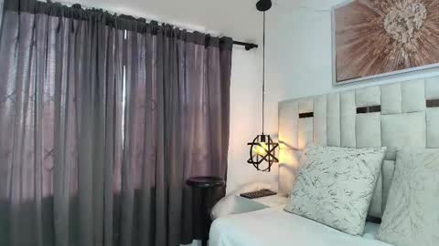 Nicolle  online show from 12-03-25, 11:41