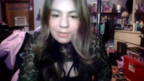 Snapshot of angel_raexx chatting on 11-19-25, 01:55 Angel online show from 11-19-25, 01:55