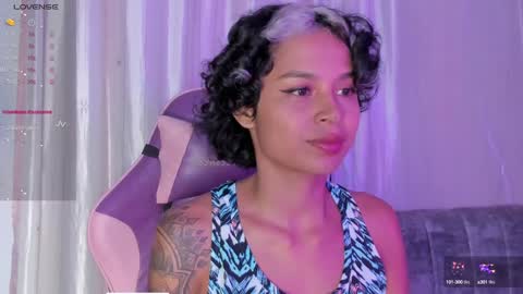 Snapshot of angel_smile18 chatting on 02-06-25, 06:18 angel online show from 02-06-25, 06:18