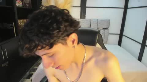 Snapshot of angel_st1 chatting on 05-11-26, 02:45 Angel online show from 05-11-26, 02:45