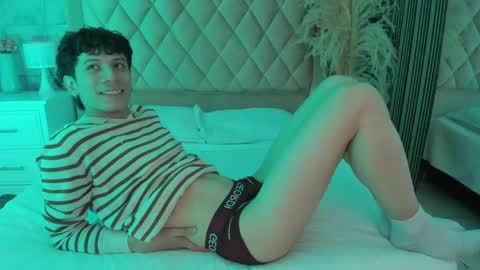 Snapshot of angel_st1 chatting on 05-20-26, 04:51 Angel online show from 05-20-26, 04:51