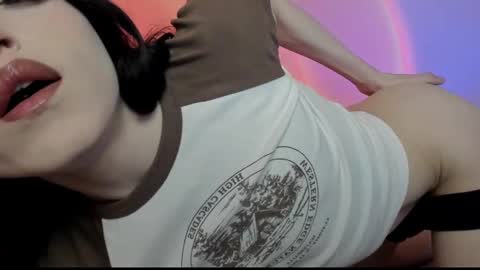 Snapshot of angel_wavee chatting on 12-11-24, 02:33 Angel Love online show from 12-11-24, 02:33