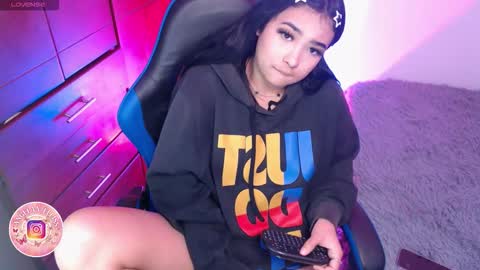 A N G E L A  E L L I S S   online show from 03-09-26, 04:55