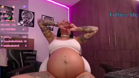 Snapshot of angela_lauren chatting on 05-15-26, 10:50 Angela online show from 05-15-26, 10:50