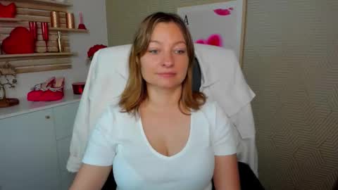 Angela online show from 06-10-26, 05:39