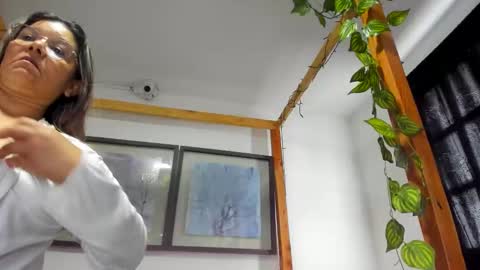 angela_ss online show from 11-06-25, 04:30