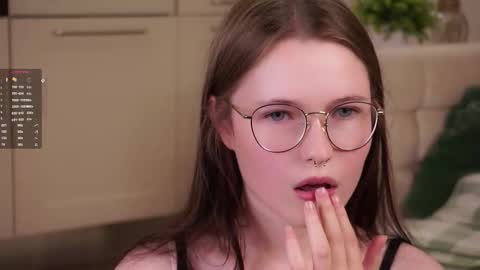 Snapshot of angelabalay chatting on 09-11-25, 12:49 Mary online show from 09-11-25, 12:49