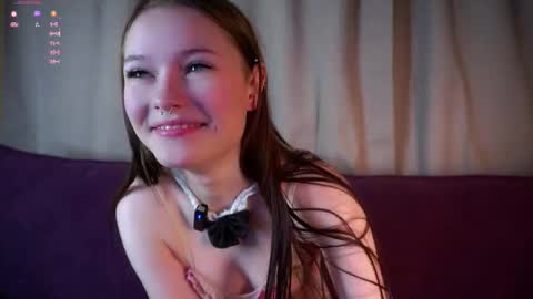 Snapshot of angelabalay chatting on 11-15-25, 10:45 Mary online show from 11-15-25, 10:45