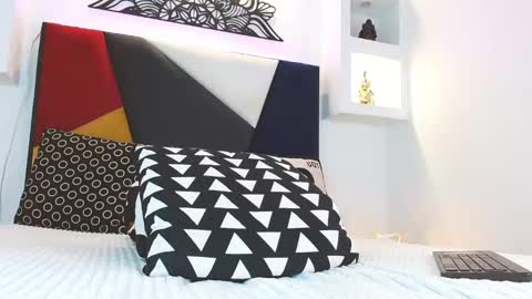 Snapshot of angelbacker chatting on 01-18-25, 06:03 Angel online show from 01-18-25, 06:03