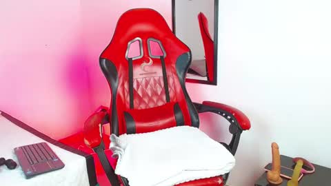 Snapshot of angelbacker chatting on 11-24-25, 02:28 Angel online show from 11-24-25, 02:28