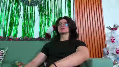 Angel Bennet online show from 12-21-24, 06:41