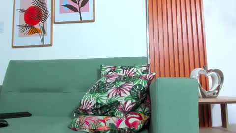 Angel Bennet online show from 12-27-24, 06:46