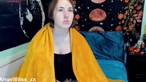 Snapshot of angelbliss_xx chatting on 11-23-25, 03:45 Angel online show from 11-23-25, 03:45