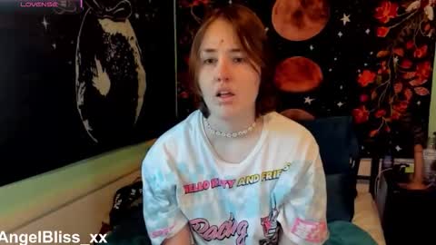 Snapshot of angelbliss_xx chatting on 12-04-25, 03:32 Angel online show from 12-04-25, 03:32