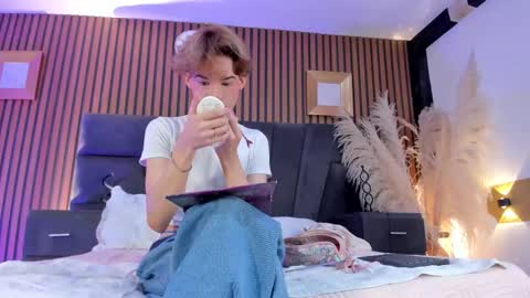 Snapshot of angeldoll_1 chatting on 02-15-26, 05:04 Angel Doll online show from 02-15-26, 05:04