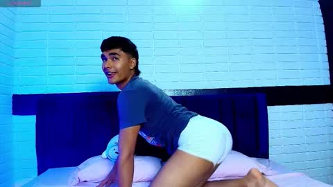 AngelduzZzt online show from 10-11-25, 12:15