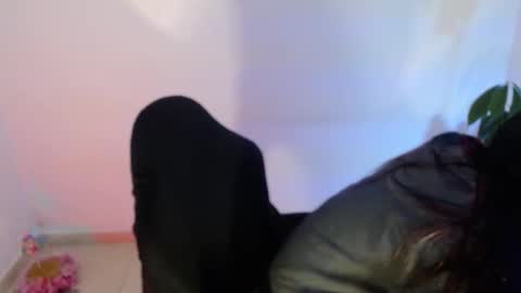 angele online show from 10-01-25, 07:42