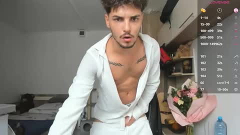 Snapshot of angelfrank chatting on 09-10-25, 06:02 Frankie  online show from 09-10-25, 06:02