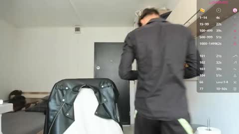 Snapshot of angelfrank chatting on 09-23-25, 06:05 Frankie  online show from 09-23-25, 06:05