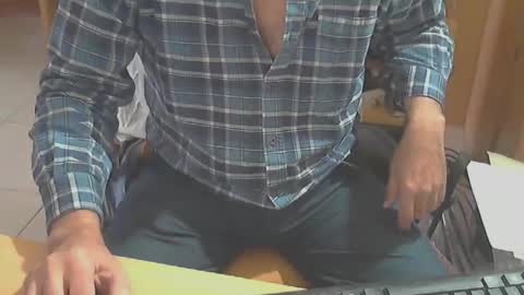 Snapshot of angelgarcia269 chatting on 05-08-26, 11:59 angelgarcia269 online show from 05-08-26, 11:59