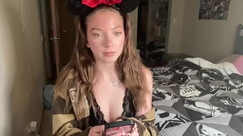 Snapshot of angelgrl444 chatting on 01-16-25, 10:34 Princess Peach online show from 01-16-25, 10:34