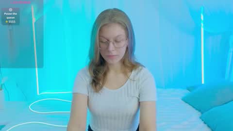 Ksenia online show from 10-18-25, 02:18