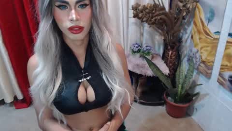 Snapshot of angelic_face_808 chatting on 02-08-25, 08:09 DIVINE ANGEL online show from 02-08-25, 08:09