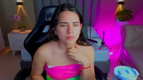 Snapshot of angelica_dymond chatting on 05-01-26, 12:21 A N G E L I C A online show from 05-01-26, 12:21
