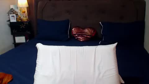 Snapshot of angelicqueents chatting on 02-07-25, 01:01 MS. AMALIA online show from 02-07-25, 01:01