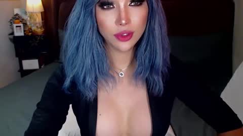 Snapshot of angelicqueents chatting on 02-11-25, 06:30 MS. AMALIA online show from 02-11-25, 06:30